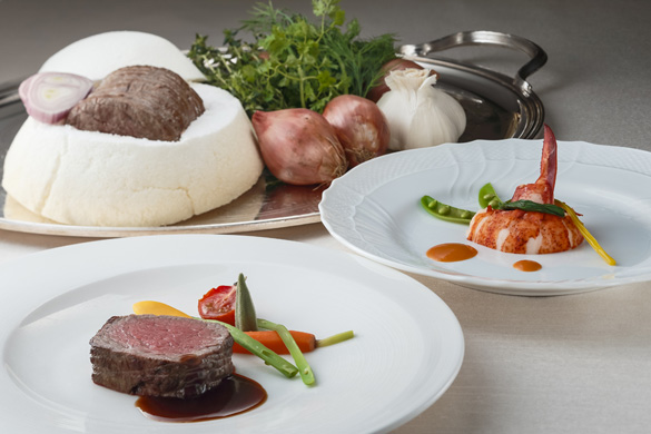 ランチ 3月 4月 Web予約限定 通常 14 5 12 000 オマール海老や国産牛フィレ肉の塩釜焼を堪能できる贅沢ランチ 神戸三宮のランドマークホテル ホテルオークラ神戸 公式