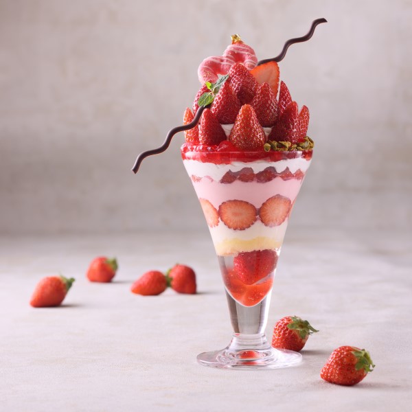 うららかな春を満喫 桜や苺をテーマにしたスイーツ カクテル 神戸三宮のランドマークホテル ホテルオークラ神戸 公式