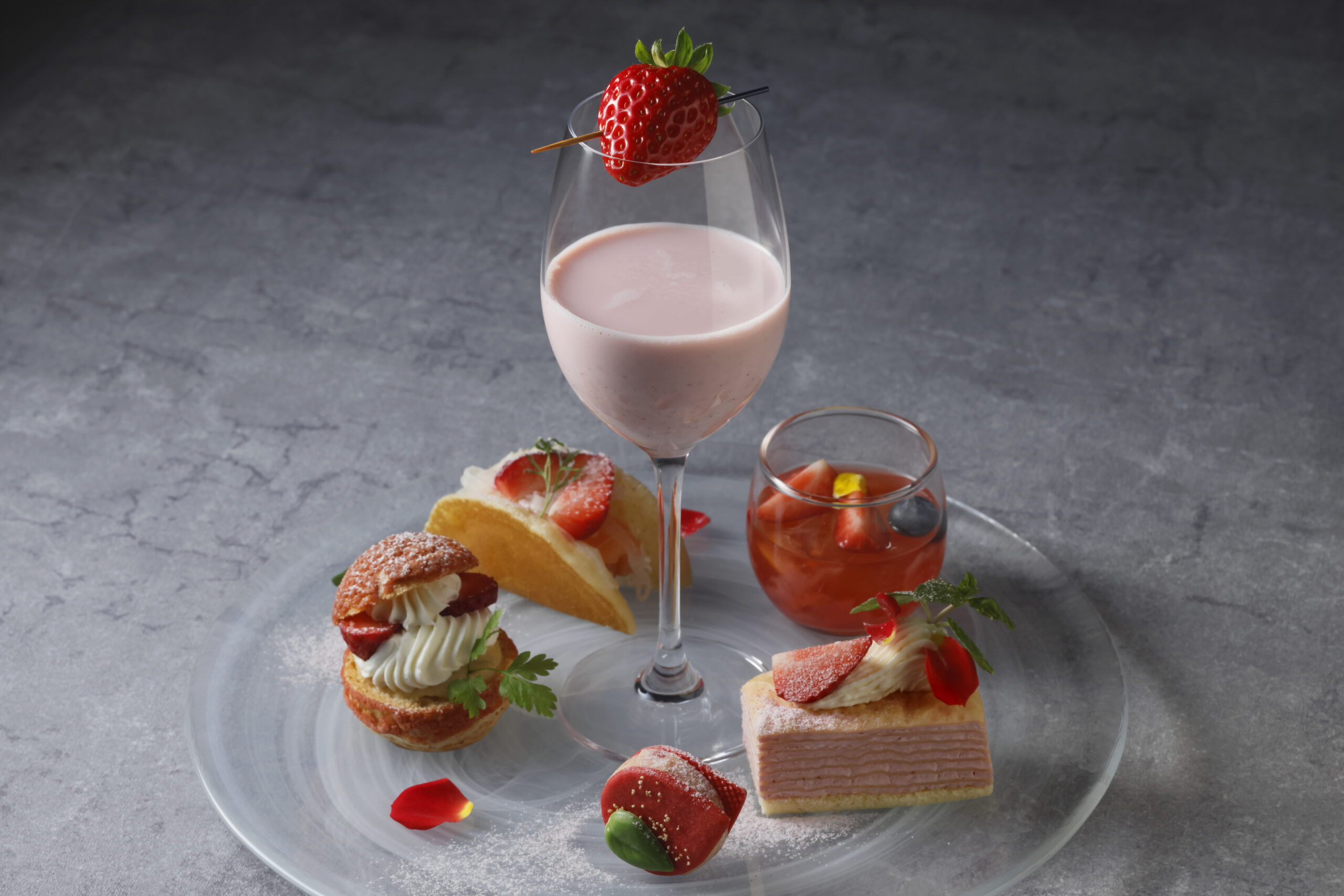 3・4・5月】Sweets cocktail plate 苺 – 神戸三宮のランドマークホテル