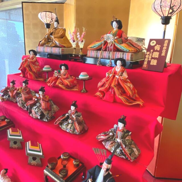 3月3日 桃の節句の日に女の子を祝うための雛人形。

ホテルオークラ神戸では、伝統的な七段飾りの雛人形を飾っています。表情豊かな十五体の人形がみなさまをお迎えいたします。
※3月3日までメインロビーにて展示。

淡路島産苺を使用したかわいい「ひなまつりケーキ」もご予約受付中です。
ロビー階 カフェレストランカメリアまでお問い合わせください。

#ホテルオークラ神戸#ホテル#神戸#三宮#元町#ホテル関西#神戸ホテル#ホテル神戸#ホテルステイ#ステイケーション#ホカンス#ひな祭り#ひなまつり#雛祭り#雛人形#ひな人形#桃の節句#春#日本文化#伝統#ケーキ#スイーツ#hotelokurakobe#hotel#kobe#hinadoll#spring#japanesetraditional　#okurahotels #oneharmony @okura_hotels