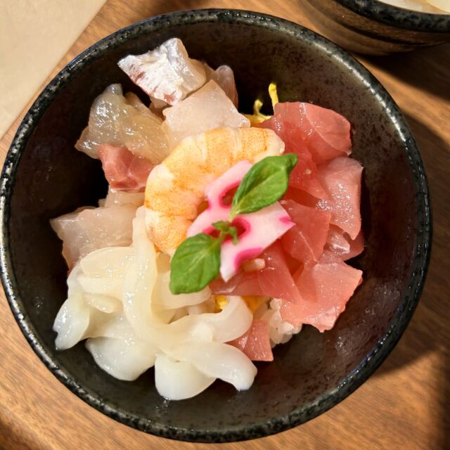 ホテルオークラ神戸 3F ブッフェレストラン Ariake-有明- ではウイークエンドランチブッフェを開催中です。4月のテーマは欧州料理、ライブキッチンでご提供する新メニュー「海鮮ちらし」も好評です。春を感じるメニューをお楽しみください。

Scattered Sushi, "Chirashi-zushi". Enjoy at a our buffet restaurant.

#ホテルオークラ神戸 #ホテル #神戸 #三宮 #元町 #関西ホテル #ホテル関西 #神戸ホテル#ホテル神戸 #神戸旅行 #神戸観光 #ホカンス #春 #春休み #ちらし寿司 #okurahotels #oneharmony @okura_hotels