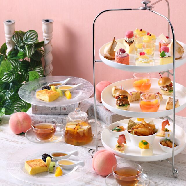 .
夏にぴったり！
桃香る アフタヌーンティーセット

カフェレストラン「カメリア」にてご提供している
アフタヌーンティー。7月・8月は桃をテーマにお届け。

フレッシュな桃をふんだんに使った味わいを
ぜひお楽しみください。

【場所】カフェレストラン「カメリア」
【期間】2025年8月31日(日)まで
【料金】お一人様 ¥4,500-
【お問い合わせ】TEL.078-333-3522
※前日17:00までの要予約

#ホテルオークラ神戸#hotelokurakobe#ホテル関西#関西ホテル#ホテル神戸#神戸ホテル#神戸観光#神戸旅行#ホカンス#ラグジュアリーホテル#アフタヌーンティー#桃#ヌン活#ホテルランチ#神戸ランチ#神戸カフェ#okurahotels#oneharmony @okura_hotels
