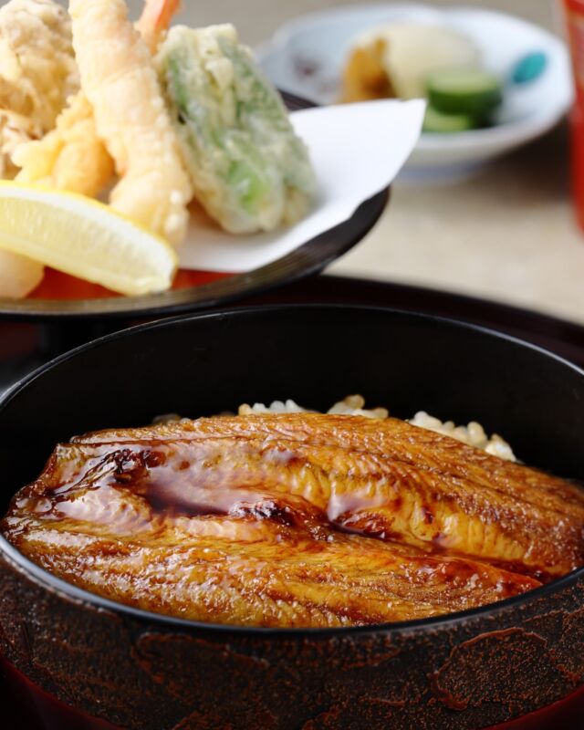 .
日本料理「山里」がお届けする夏のスタミナ食 鰻

白焼きの後にじっくり蒸し、ふわりと仕上げてご用意する
栄養豊富な鰻をお楽しみいただける鰻丼御膳。
7月31日の土用の丑の日にも、ぜひご賞味ください。

【期間】2025年8月31日まで
【場所】日本料理「山里」
【料金】お一人様￥6,300

#ホテルオークラ神戸#hotelokurakobe#ホテル関西#関西ホテル#ホテル神戸#神戸ホテル#神戸観光#神戸旅行#ホカンス#ラグジュアリーホテル#神戸ランチ#三宮ランチ#うなぎ#鰻#鰻丼#okurahotels#oneharmony @okura_hotels
