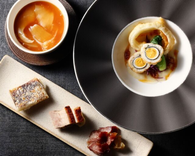.
中国料理「桃花林」の料理長おすすめディナー

新鮮な山の幸・海の幸をふんだんに使った特別コース。
奥深い味わいが口の中に広がるふかひれスープや、
サクッと揚げた鱧と淡路島産の甘みたっぷりの玉葱には
風味豊かな豆酥醤ソースを添えて。
贅沢な味わいをお楽しみください。

【期間】	2025年10月31日(金)まで
【場所】中国料理「桃花林」
【料金】￥20,000

#ホテルオークラ神戸#hotelokurakobe#ホテル関西#関西ホテル#ホテル神戸#神戸ホテル#神戸観光#神戸旅行#ホカンス#ラグジュアリーホテル#神戸ディナー#三宮ディナー#okurahotels#oneharmony @okura_hotels