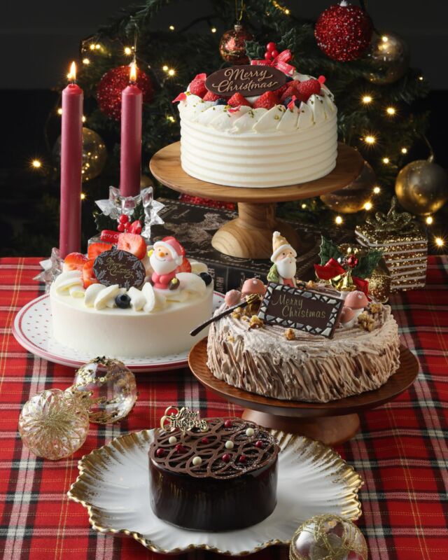 .
【ご予約受付中!】
聖夜を彩るホテルオークラ神戸のクリスマスケーキ
定番の『ホワイトクリスマス(ショートケーキ)』や
『ブッシュ・ド・ノエル』に加え、上質な素材を使用した
『プレミアムクリスマスショートケーキ』、
ミニサイズの『ノエルショコラ』の4種を販売します。
これまでのラインアップを踏襲しつつ、
シェフパティシエ 赤保和彦がデザインを一新し、
より洗練された装いでお届けします。
カフェレストラン「カメリア」にてご予約受付中です。
詳細は公式HPをご覧ください。
#ホテルオークラ神戸#hotelokurakobe#ホテル関西#関西ホテル#ホテル神戸#神戸ホテル#神戸観光#神戸旅行#ホカンス#ラグジュアリーホテル#クリスマス2025#クリスマスケーキ#神戸クリスマスケーキ#神戸ケーキ#okurahotels#oneharmony @okura_hotels