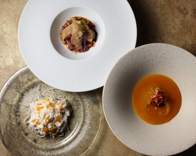 .
中国料理｢桃花林｣の料理長おすすめディナー

11月は､香ばしく揚げた｢甘鯛の松かさ揚げ 中国黒豆
ソース｣や､湯葉の繊細な風味と和牛の濃厚な旨みを
凝縮した｢干し湯葉と和牛の辛味煮込み｣などをご用意。
季節の移ろいを感じながら､五感で味わう至福の
ひとときをお過ごしください。

#ホテルオークラ神戸#hotelokurakobe#ホテル関西#関西ホテル#ホテル神戸#神戸ホテル#神戸観光#神戸旅行#ホカンス#ラグジュアリーホテル#神戸ディナー#三宮ディナー#中国料理#中華料理#okurahotels#oneharmony @okura_hotels