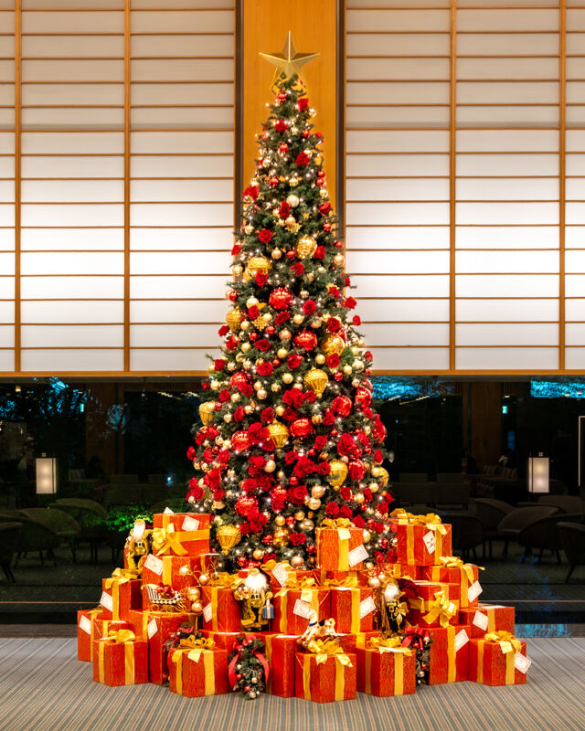 .
今年もクリスマスの季節がやってきました！
館内ではクリスマス装飾に彩られ、
華やかな雰囲気をお楽しみいただけます。
ぜひ、心温まるひとときをお過ごしください。

The Christmas season has come.
The Hotel Okura Kobe is displaying Christmas decorations.
We hope you will come and enjoy a heartwarming moment.

#ホテルオークラ神戸#hotelokurakobe#ホテル関西#関西ホテル#ホテル神戸#神戸ホテル#神戸観光#神戸旅行#ホカンス#ラグジュアリーホテル#クリスマスツリー#クリスマス#ロビー#リゾート#1#Christmas#ChristmasTree#relax#okurahotels#oneharmony @okura_hotels
