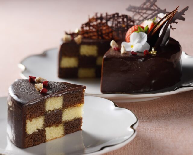 .
【バレンタインにぴったり！パティシエ教室】

ホテルパティシエによる実演を通して本格的な
チョコレートスイーツづくりを学べるイベントを
2026年1月25日(日)に開催いたします。
バレンタインを前に、美しい石畳をモチーフにした
『サンセバスチャンケーキ』をテーマに、
ホテルならではの技を披露します。

【日時】2026年1月25日(日)　14:00～16:00(受付13:30～)
【場所】ホテルオークラ神戸 宴会場｢Crystal-クリスタル-｣
【料金】一般 ￥8,000、One Harmony会員 ￥7,000
※ケーキ試食付き
※中学生以上の方限定
詳細はホテル公式HPをご覧ください。
みなさまのご参加をお待ちしております。