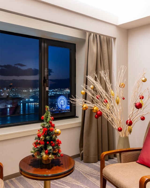 .
クリスマスシーズンを迎え、当館では特別なお部屋を
海側・山側それぞれにご用意しております。
神戸らしい景色を眺めながら心温まるひとときを
お過ごしください。

We will prepare a room decorated for Christmas.
We hope you will take this opportunity to enjoy a heartwarming stay.

#ホテルオークラ神戸#hotelokurakobe#ホテル関西#関西ホテル#ホテル神戸#神戸ホテル#神戸観光#神戸旅行#ホカンス#ラグジュアリーホテル#クリスマス2025#神戸クリスマス#クリスマス#クリスマスルーム#Christmas#ChristmasRoom#神戸デート#神戸バー#神戸ディナー#神戸アフタヌーンティー#okurahotels#oneharmony @okura_hotels