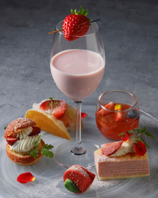 .
Sweet cocktail plate～苺～

一皿に色鮮やかなスイーツとカクテルを。見た目にも
かわいらしい新感覚のカクテルプレートをお届けします。

【期間】	2026年3月1日(日)～5月31日(日)
【場所】｢メインバー エメラルド｣　
【料金】￥3,900(税･サービス料込)

#ホテルオークラ神戸#hotelokurakobe#ホテル関西#関西ホテル#ホテル神戸#神戸ホテル#神戸観光#神戸旅行#ホカンス#ラグジュアリーホテル#神戸バー#三宮バー#フルーツカクテル#okurahotels#oneharmony @okura_hotels