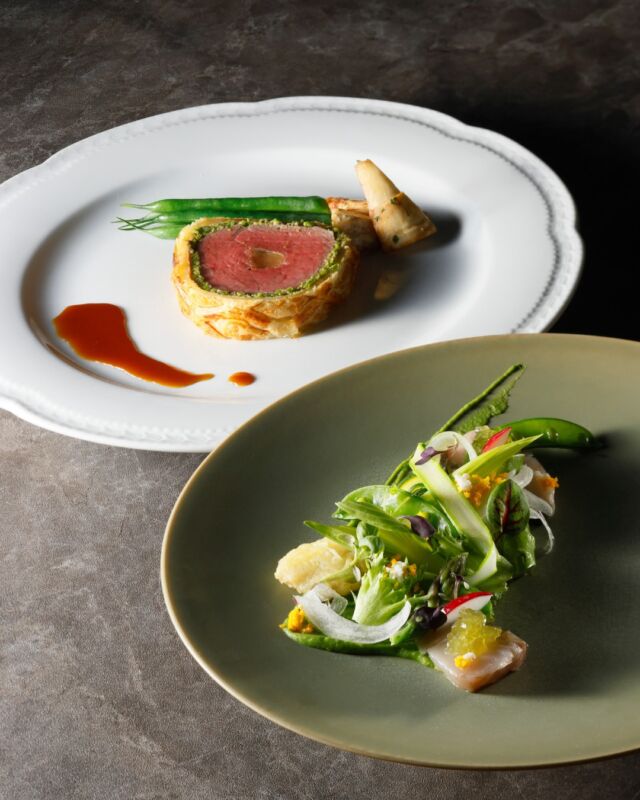 .
オークラフレンチの夕べ
～シェフ達が紡ぐ美食のストーリー～

オークラフレンチの真髄をご堪能いただくイベントを
今年も3回シリーズで開催いたします。
2026年4月19日(日)に開催する第1回目では、
当ホテルにて長年洋食調理部門を支える副総料理長 
村上 文啓によるクラシカルなフランス料理を
お楽しみいただけます。

【第1回】2026年4月19日(日)／担当 副総料理長 村上文啓
【第2回】2026年8月29日(土)／担当 増田弘明
【第3回】2026年11月23日(月･祝)／担当 総料理長 塚本伸次
【時間】受付 17:30～　食事 18:00～
【場所】34階 宴会場「Seiun-星雲-」
【料金】￥28,000(料理､食前酒､税･サービス料込)
※ペアリングワイン オプション￥10,000
【ご予約】 TEL.078-333-3801（10:00～18:00）
詳細はホテル公式HPをご覧ください。

#ホテルオークラ神戸#hotelokurakobe#ホテル関西#関西ホテル#ホテル神戸#神戸ホテル#神戸観光#神戸旅行#ホカンス#ラグジュアリーホテル#フランス料理#フレンチ#神戸ディナー#三宮ディナー#okurahotels#oneharmony @okura_hotels