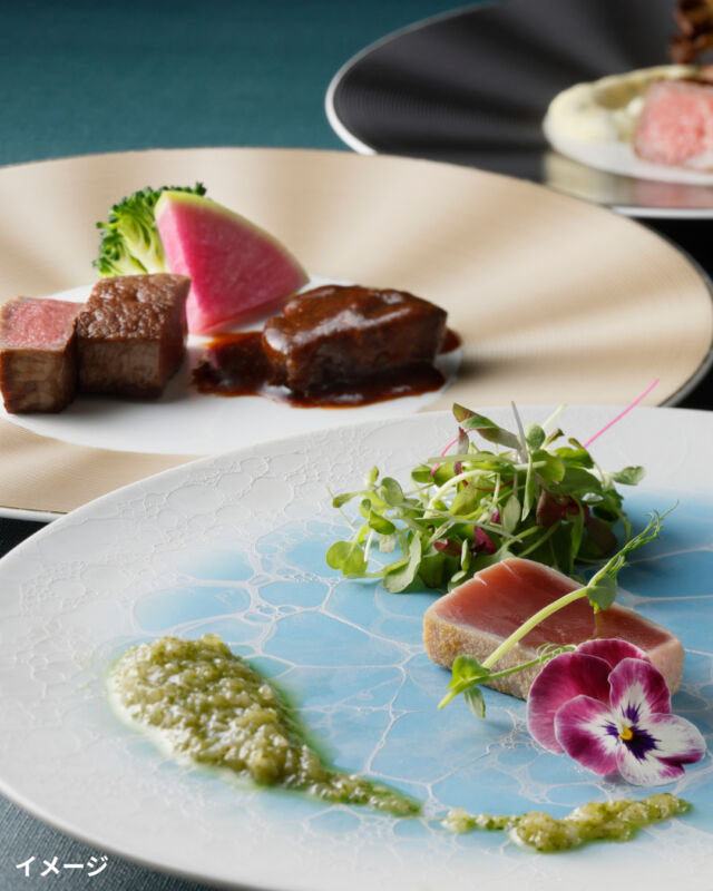 .
フレンチ×さざんか ディナー

フランス料理と鉄板焼の融合をテーマにした
特別コースでお肉の食べ比べをご堪能いただけます。
華麗なるマリアージュをお楽しみください。

【日時】2026年3月28日(土)・3月29日(日)
　　　　開場 17:30～／食事 18:00～
【場所】鉄板焼｢さざんか」
【料金】お一人様￥30,000(税･サービス料込)
※ペアリングオプション￥10,000
【ご予約】TEL.078-333-3528