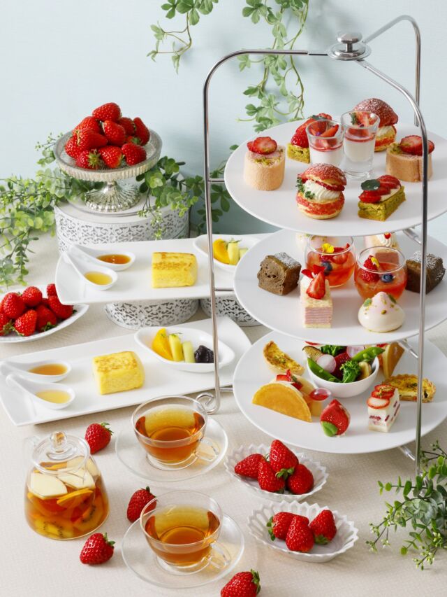 .
Enjoy Happy Strawberry
アフタヌーンティーセット

苺をたっぷり使用した苺づくしのアフタヌーンティー。
サーモンと苺のサンドなどのセイボリー、
苺ムースや苺タルトなど8種類のかわいらしいスイーツ、
オークラ特製フレンチトーストもご賞味ください。

【期間】2026年2月20日(金)～3月31日(火)
【場所】カジュアルダイニング｢カメリア」
【料金】お一人様￥5,200(税･サービス料込)
※前日17:00までにご予約をお願いいたします。
【ご予約】TEL.078-333-3522

#ホテルオークラ神戸#hotelokurakobe#ホテル関西#関西ホテル#ホテル神戸#神戸ホテル#神戸観光#神戸旅行#ホカンス#ラグジュアリーホテル#神戸カフェ#三宮カフェ#okurahotels#oneharmony @okura_hotels