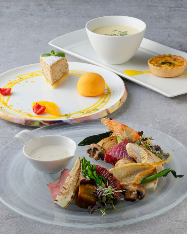 .
”野菜が楽しい”シェフズランチ

カジュアルダイニング｢カメリア｣のリニューアル
オープンを記念し、新たに登場したランチです。
兵庫県産の野菜や季節の野菜を取り入れた野菜が主役。
野菜を使ったデザートもお楽しみください。

【期間】通年 ※月替わりでメニューが変わります
【場所】カジュアルダイニング｢カメリア」
【料金】お一人様￥3,950(税･サービス料込)
【ご予約】TEL.078-333-3522

#ホテルオークラ神戸#hotelokurakobe#ホテル関西#関西ホテル#ホテル神戸#神戸ホテル#神戸観光#神戸旅行#ホカンス#ラグジュアリーホテル#神戸ランチ#三宮ランチ#okurahotels#oneharmony @okura_hotels