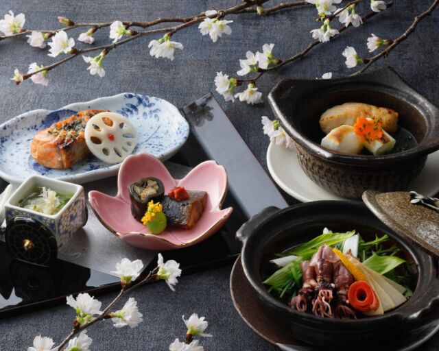 .
日本料理｢山里｣の白鷺会席

兵庫県産をはじめとする地のもの旬のものを中心に
豪華食材を厳選し､月替わりでご用意します。
4月はさっぱりとした脂がおいしい兵庫県の白鷺サーモン、
ホタルイカの山菜鍋など､春の味覚を存分にお届けします。

【期間】通年 ※月替わりでメニューが変わります
【場所】日本料理｢山里｣
【料金】お一人様￥16,000(税･サービス料込)
【ご予約】TEL.078-333-3527
※毎週水曜日は定休日

#ホテルオークラ神戸#hotelokurakobe#ホテル関西#関西ホテル#ホテル神戸#神戸ホテル#神戸観光#神戸旅行#ホカンス#ラグジュアリーホテル#日本料理#和食#神戸ディナー#三宮ディナー#okurahotels#oneharmony @okura_hotels