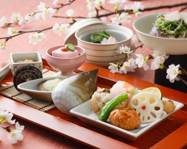 .
日本料理｢山里｣の山里御膳

旬の味わいを少しずつ多彩にお届け。
4月は､初鰹の造りや､鰆の若筍蒸しなど、
春らしいメニューをお楽しみいただけます。

【期間】通年 ※月替わりでメニューが変わります
【場所】日本料理｢山里｣
【料金】お一人様￥5,500(税･サービス料込)
【ご予約】TEL.078-333-3527
※毎週水曜日は定休日

#ホテルオークラ神戸#hotelokurakobe#ホテル関西#関西ホテル#ホテル神戸#神戸ホテル#神戸観光#神戸旅行#ホカンス#ラグジュアリーホテル#神戸ランチ#三宮ランチ#okurahotels#oneharmony @okura_hotels