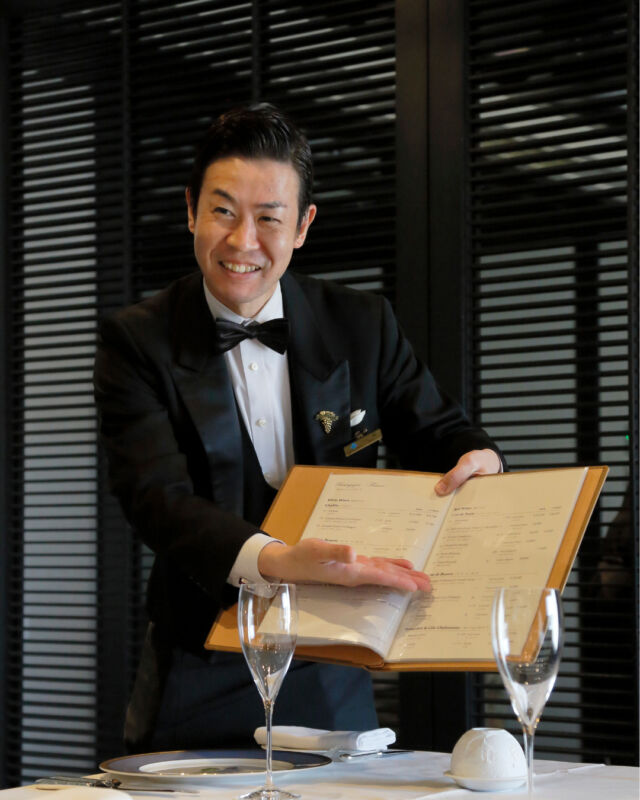 .
5大シャトーの哲学をグラスに。
『中国料理｢桃花林｣× 名門ディロン家の饗宴』

オー･ブリオンの血統を継ぐ｢クラレンドル｣の
魅力に迫るワインセミナーを開催いたします。

シャトー･オー･ブリオンのオーナーである｢ディロン家｣の
歴史や､卓越したエレガンスを湛えたワインの魅力を
ホテルオークラ神戸 ソムリエ 小野伸之が紹介します。
また､桃花林のコース料理とのペアリングを通して、
それぞれのワインが持つ豊かな表情をお楽しみ
いただけます。

【日時】2026年5月29日(金)
【時間】セミナー 18:00～　食事 18:30～
【場所】3階 中国料理｢桃花林｣
【料金】￥30,000(税･サービス料込)
【対象】20歳以上の方
【ご予約】 TEL.078-333-3526（10:00～21:00）
詳細はeventハイライトをご覧ください。

#ホテルオークラ神戸#ワイン#ワインセミナー