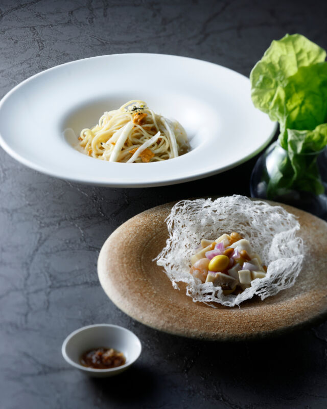 ・
中国料理｢桃花林｣
料理長おすすめディナー

料理長のおすすめする逸品が揃う特別コース。
10月は、なまことの茸入りのふかひれスープや、
特製黒酢ソースで味わう和牛の柔らか煮 、
イカと雲丹の煮込みそばなどをご用意。
新鮮な山の幸、海の幸をお届けします。
　
【期間】2026年10月31日(土)まで
【場所】中国料理｢桃花林｣　
【料金】￥20,000(税･サービス料込)

#ホテルオークラ神戸
#神戸ディナー
#三宮ディナー